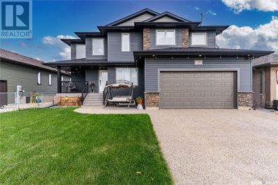 138 Maple Ave, House other with 3 bedrooms, 4 bathrooms and null parking in Grand Coulee SK | Image 1