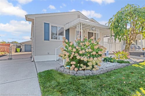 19430 Williamson St, Clinton Township, MI, 48035-4837 | Card Image