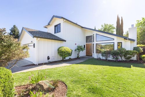 3335 Sterling Court, Napa, CA, 94558 | Card Image