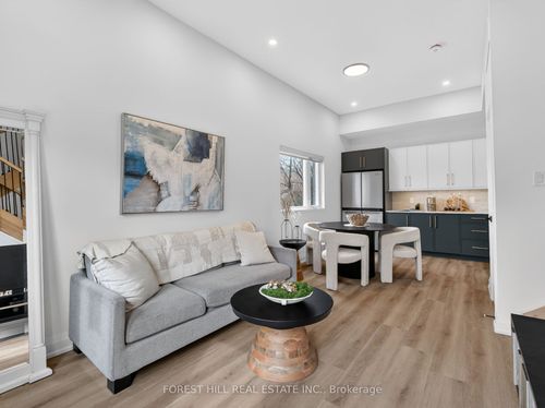 c-5 Hopperton Dr, North York, ON, M2L2S5 | Card Image