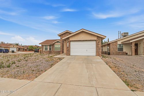 800 Nazareno St, Horizon City, TX, 79928-7708 | Card Image