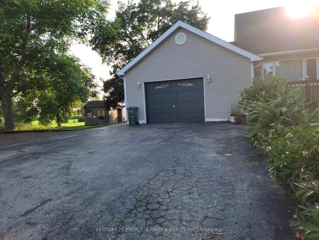 27 South Dr, House other with 3 bedrooms, 2 bathrooms and 5 parking in Dundas ON | Image 36