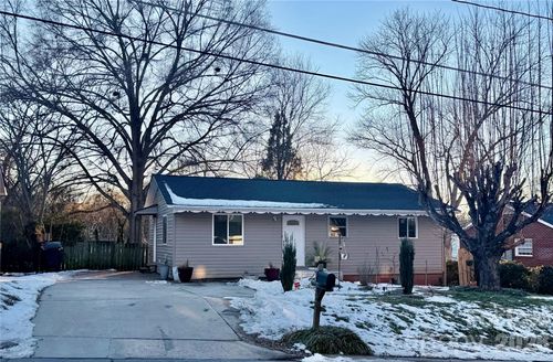 433 Brevard St, Statesville, NC, 28677-4057 | Card Image