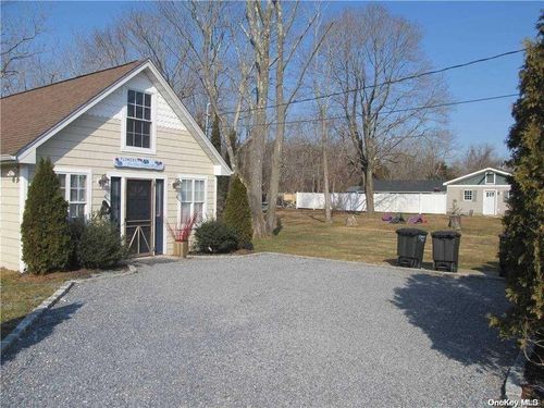 591 Main St, Center Moriches, NY, 11934-2210 | Card Image
