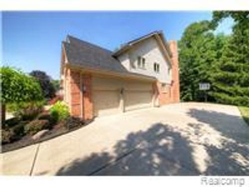 29826 Bradmoor Ct, Farmington Hills, MI, 48334-3269 | Card Image
