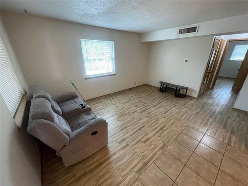 716 N Elm St, Weatherford, OK, 73096-5841 | Card Image