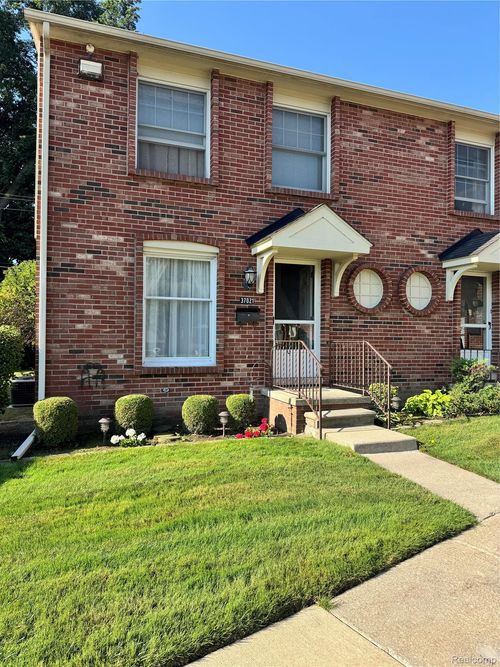 14-37021 Charter Oaks Blvd, Clinton Township, MI, 48036-2407 | Card Image