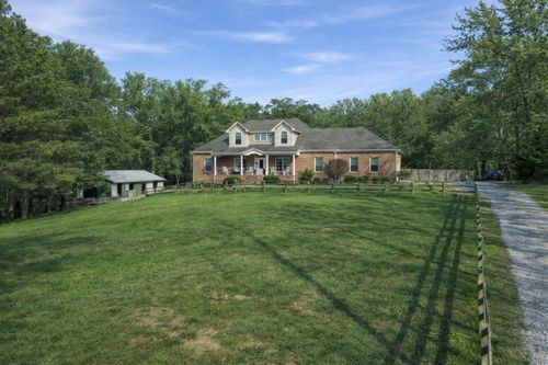 135 Vols Ln, Estill Springs, TN, 37330-3993 | Card Image
