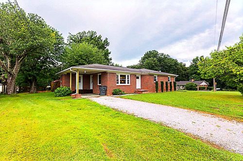 317 Moss Dr, McMinnville, TN, 37110-1132 | Card Image