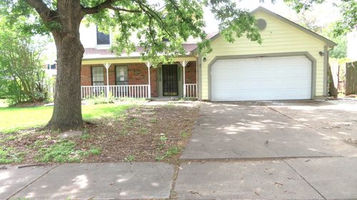 608 Valley Mills Dr, Arlington, TX, 76018-2290 | Card Image