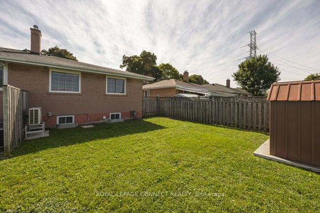 2 Ailsa Craig Crt, House attached with 7 bedrooms, 2 bathrooms and 5 parking in North York ON | Image 39