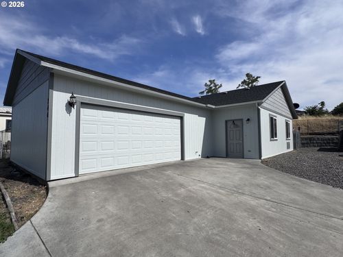 746 E Catherine Ave, Hermiston, OR, 97838 | Card Image