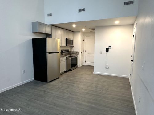 125-235 East St, Pittsfield, MA, 01201-5380 | Card Image