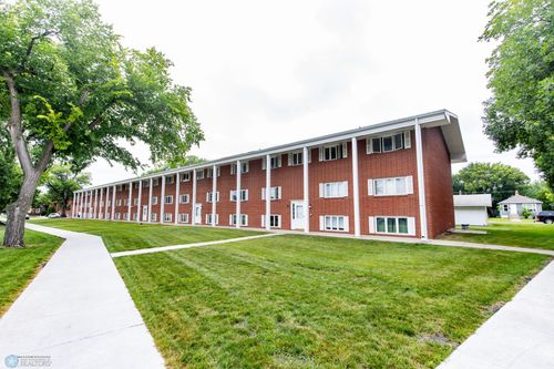 e20-801 6th Ave N, Fargo, ND, 58102-4452 | Card Image