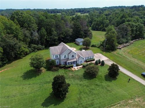 3137 Yorkshire Ln, Boonville, NC, 27011-9154 | Card Image