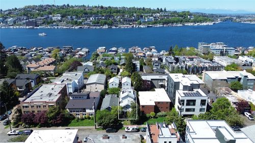 2215 Yale Ave E, Seattle, WA, 98102 | Card Image