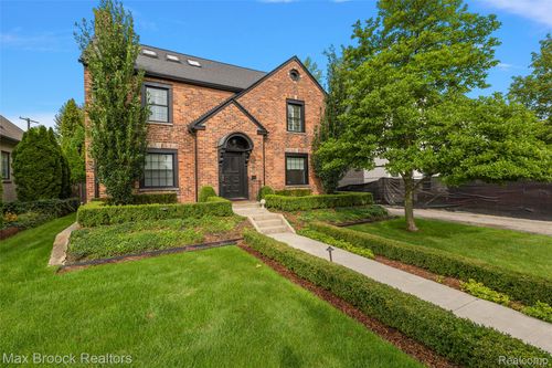 788 Pierce St, Birmingham, MI, 48009-1753 | Card Image