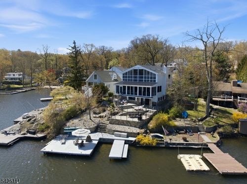 105 Maxim Dr, Hopatcong, NJ, 07843-1900 | Card Image