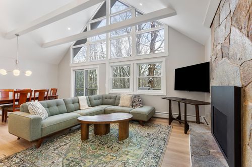373 Tanglewood Dr, Killington, VT, 05751-9467 | Card Image