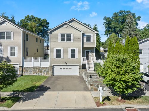 24 Warsaw St, Fairfield, CT, 06825-3741 | Card Image