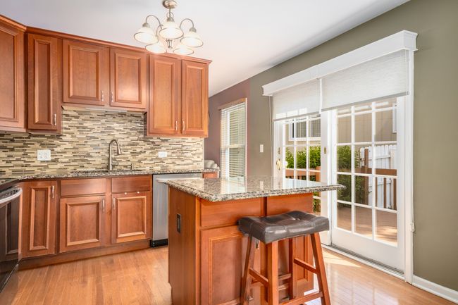832 Debra Ln, House other with 3 bedrooms, 3 bathrooms and 2 parking in Elk Grove Village IL | Image 5
