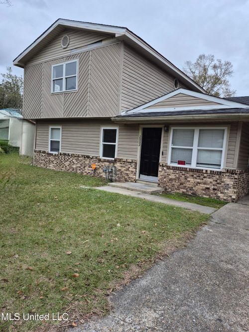 2002 Forrest St, Pascagoula, MS, 39581-3001 | Card Image
