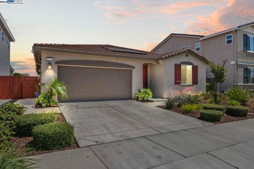 323 Sacramento St, Lathrop, CA, 95330-8498 | Card Image