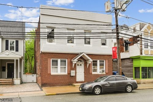 137 Valley Rd, Montclair, NJ, 07042-2371 | Card Image