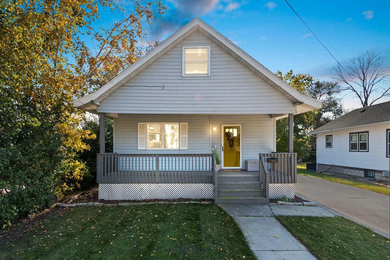 316 W North Water Street, For Sale in NEENAH Zoocasa