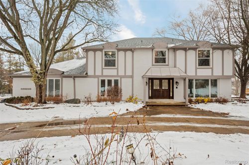 35232 Quaker Way, Farmington Hills, MI, 48331-2038 | Card Image