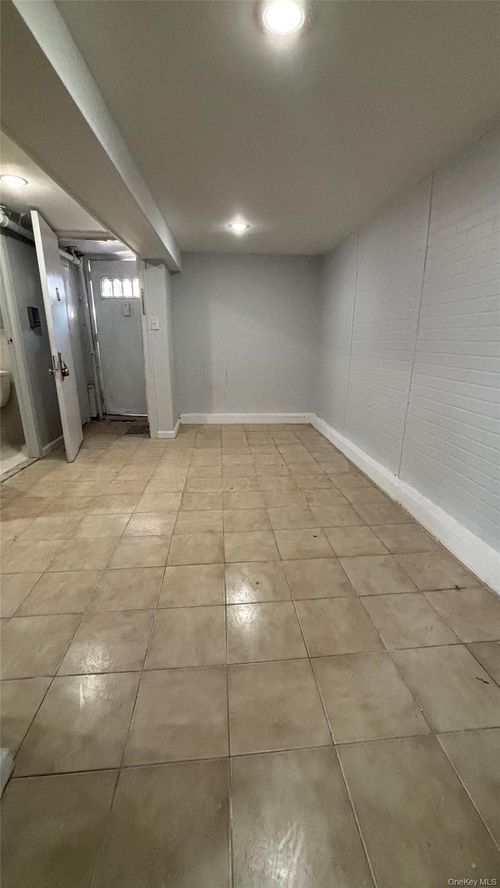 1a-1527 E 172nd St, Bronx, NY, 10472-2105 | Card Image