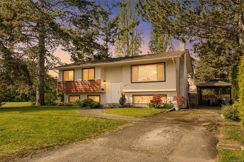 10304 Bowerbank Rd, Sidney, BC, V8L3L3 | Card Image