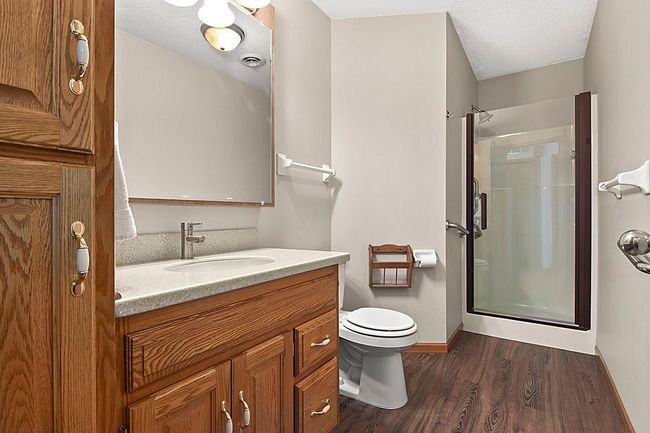 3/4 BATH WITH GRAB BARS | Image 6