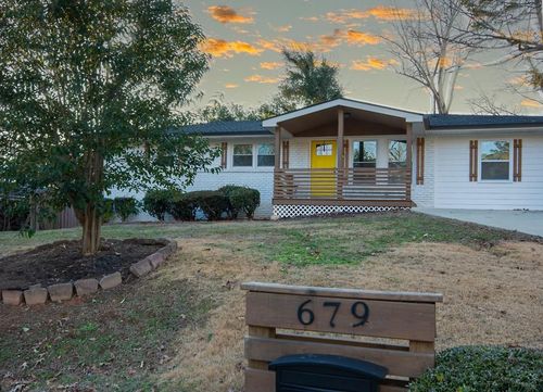 679 Montevista St Sw, Atlanta, GA, 30310-2252 | Card Image