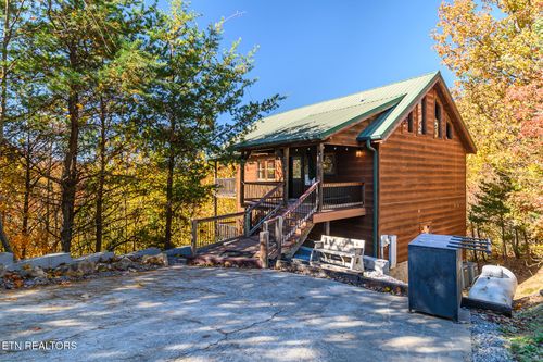 4104 Harvest Moon Ln, Sevierville, TN, 37862-6519 | Card Image