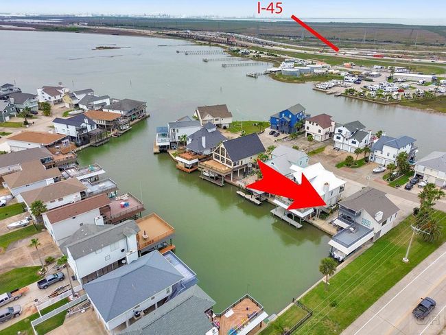 301 Commander Dr, House other with 3 bedrooms, 2 bathrooms and 1 parking in Tiki Island TX | Image 29