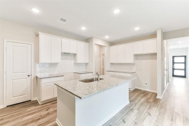2113 Caney Creek Ln, House other with 3 bedrooms, 2 bathrooms and 2 parking in Conroe TX | Image 6