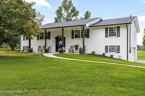 9422 Johnson Rd, Strawberry Plains, TN, 37871 | Card Image