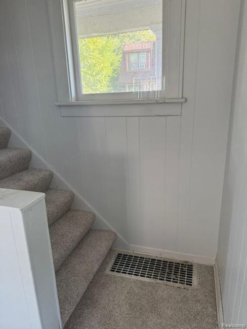 812 Bacon St, Monroe, MI, 48161-1529 | Card Image