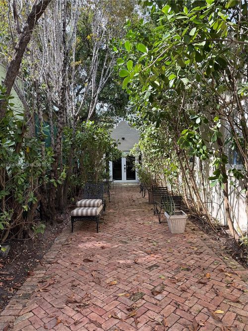 a-231 Salamanca Ave, Coral Gables, FL, 33134 | Card Image
