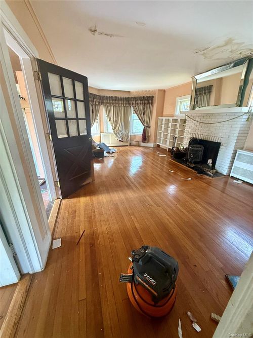 87 Brookside Ave, Mount Vernon, NY, 10553-1318 | Card Image