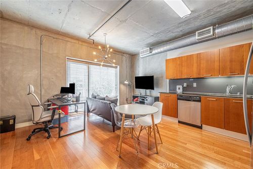 301-645 W 9th St, Los Angeles, CA, 90015-1643 | Card Image