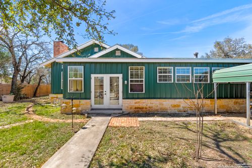 541 Robindale W, Bandera, TX, 78003-3909 | Card Image