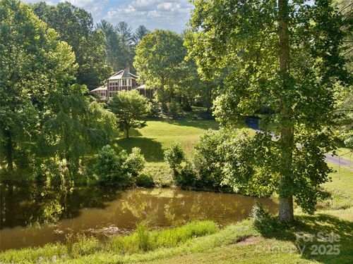 599 Red Fox Ln, Flat Rock, NC, 28731-7753 | Card Image