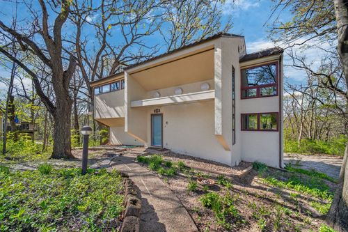 4001 Crestmoor Pl, Des Moines, IA, 50310-3747 | Card Image