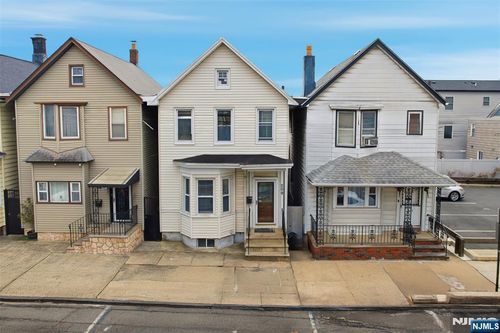 209 Hamilton St, Harrison, NJ, 07029-2549 | Card Image