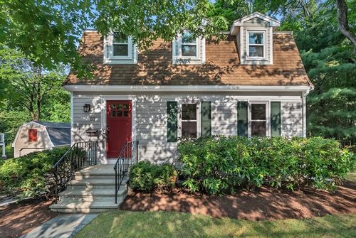 81 Seaver St, Wellesley, MA, 02481-6725 | Card Image