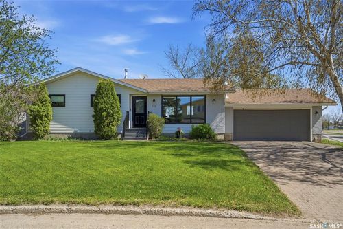 112 8th Avenue E, Watrous, SK, S0K4T0 | Card Image