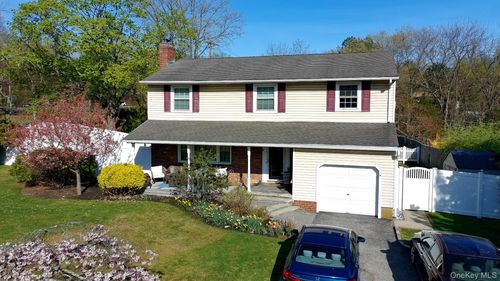 1 Autumn Dr, Smithtown, NY, 11788-1046 | Card Image