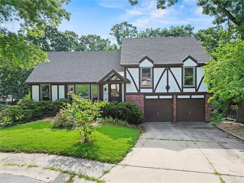 5829 N Indiana Ave, Kansas City, MO, 64119-2069 | Card Image